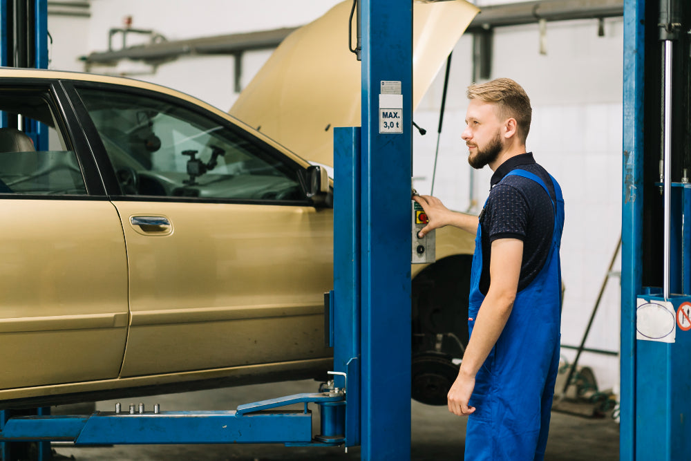 How Single Post Hydraulic Car Lifts Simplify Vehicle Maintenance for Garages