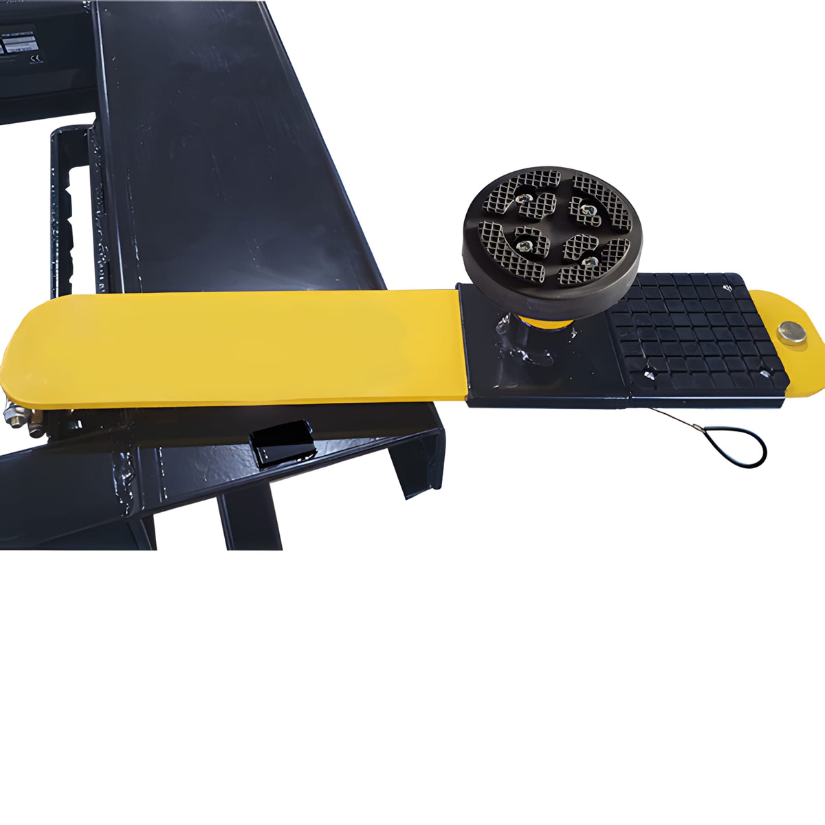 AMGO MR06 swing-arm restraint and adapter pad detail keeping the lift arm within the platform footprint