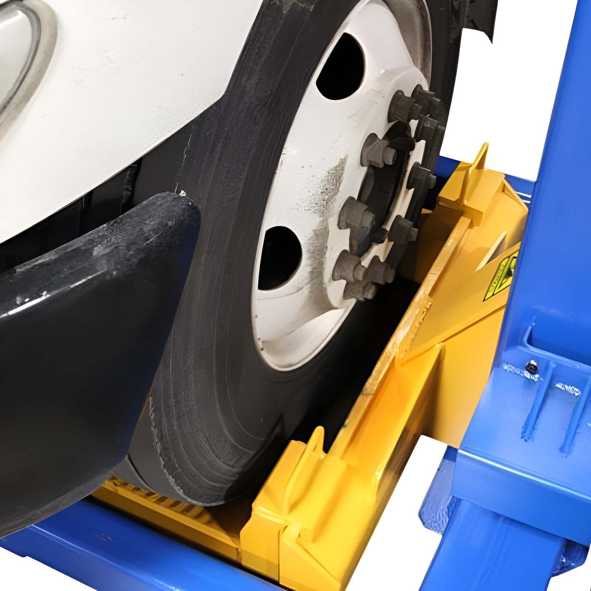 Atlas ATEML-6045BC adjustable fork engaging a heavy-duty truck wheel during a lift