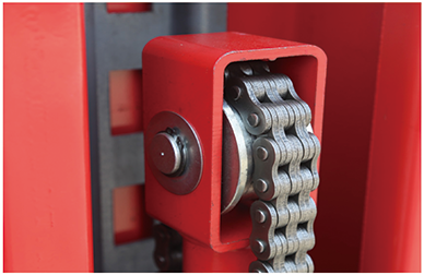 Lifting chain running over the sprocket in its housing inside the column