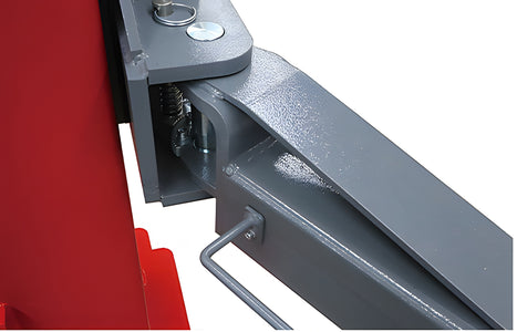 Close-up of the arm restraint at the arm pivot with the arm pull handle