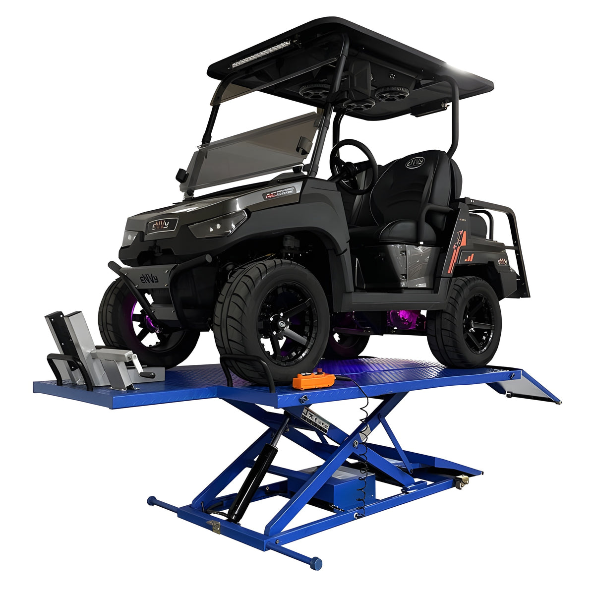 eNVy golf car raised with wheel chock and vise fitted on deck