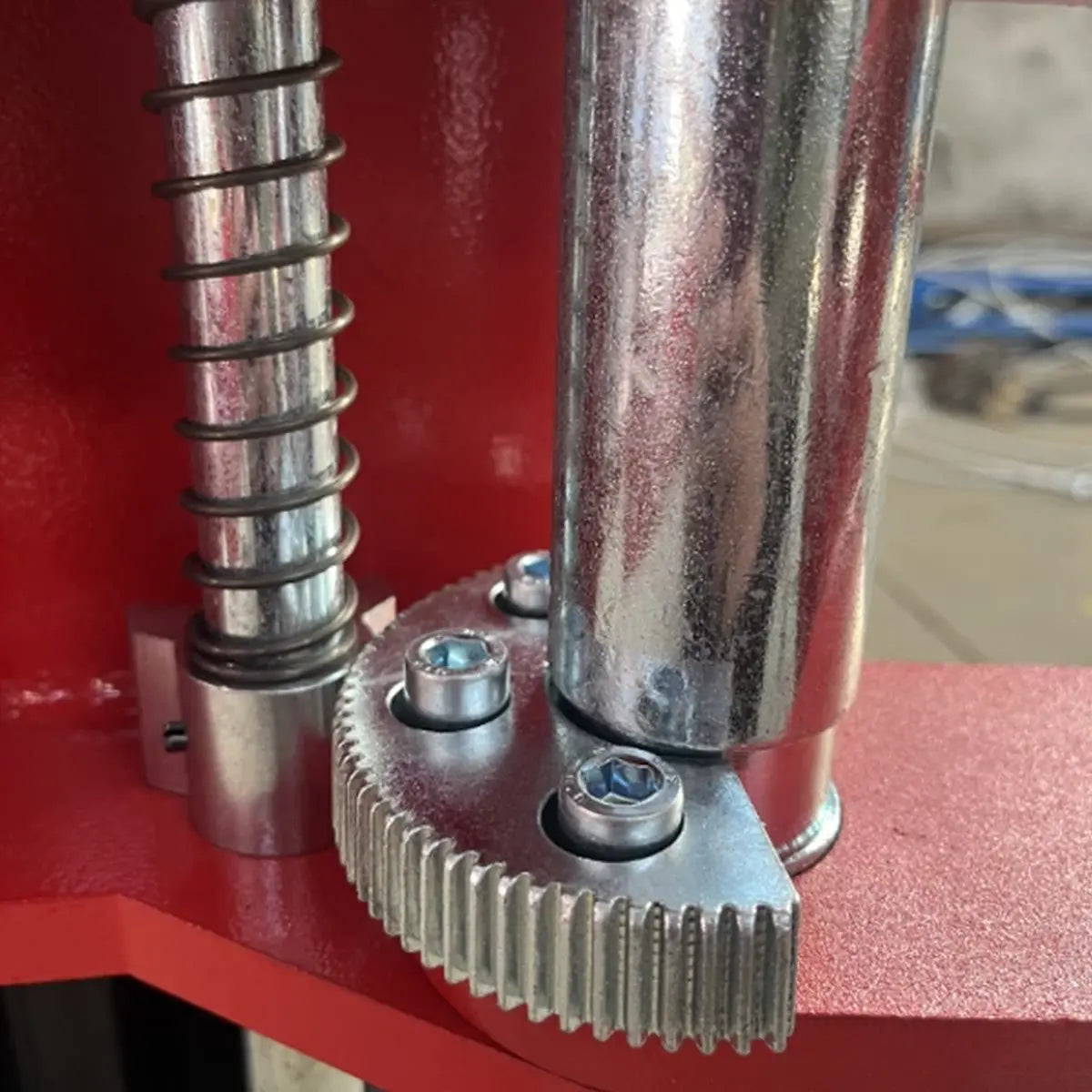 Close-up of Katool KT-M140XD safety lock gear and rack mechanism inside the column