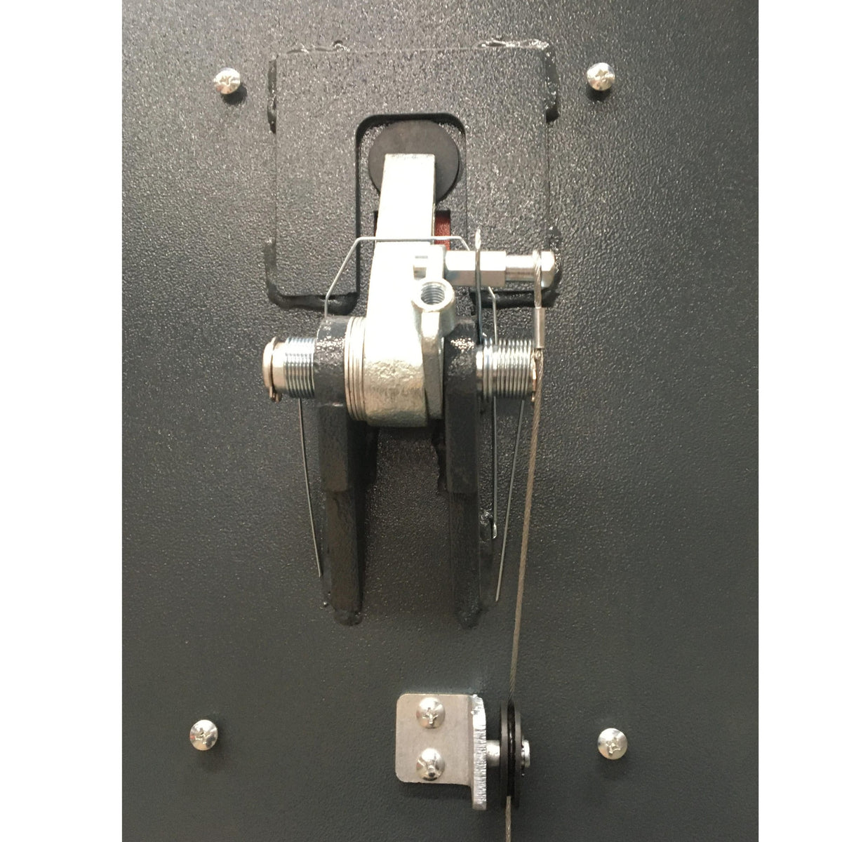 Single-point manual release lever and lock-cable pulley on the lift column