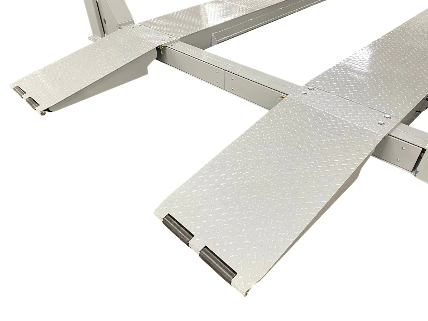 Triumph NTR-24 four-post lift runways top view, diamond-plate decking detail